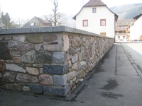 Natursteinmauer Pfarrhaus Oberprechtal - fertig gestellt